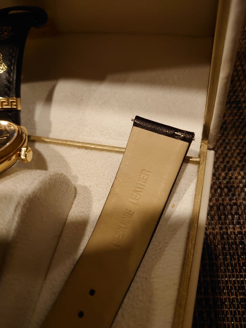 d*i様 値下　VERSACE ヴェルサーチ 腕時計 レザーバンド 替え付き　銀