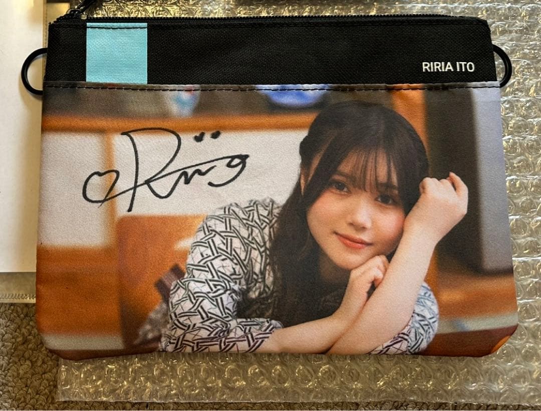 伊藤理々杏　乃木坂46 乃木フェス　直筆サイン入り　サコッシュ