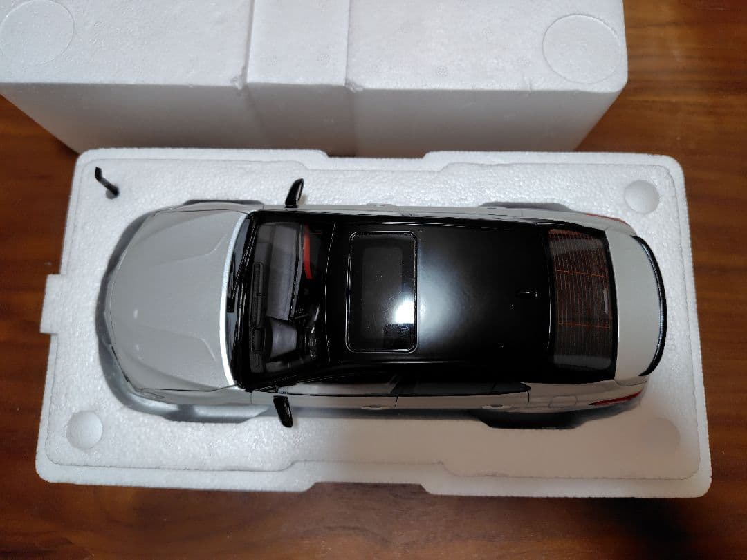 やっしー　トヨタ　カムリ 　70系　1/18　ミニカー　模型