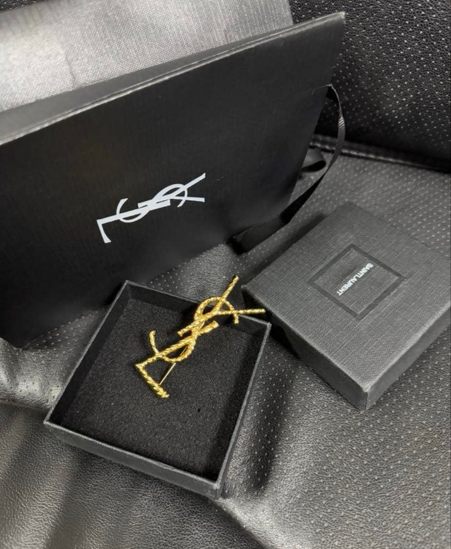 【✨新品未使用品✨】Yves Saint Laurent ゴールドブローチ