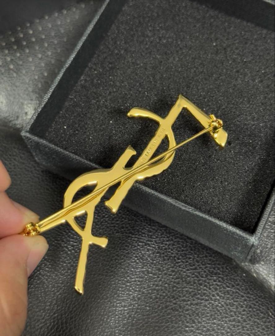 【✨新品未使用品✨】Yves Saint Laurent ゴールドブローチ