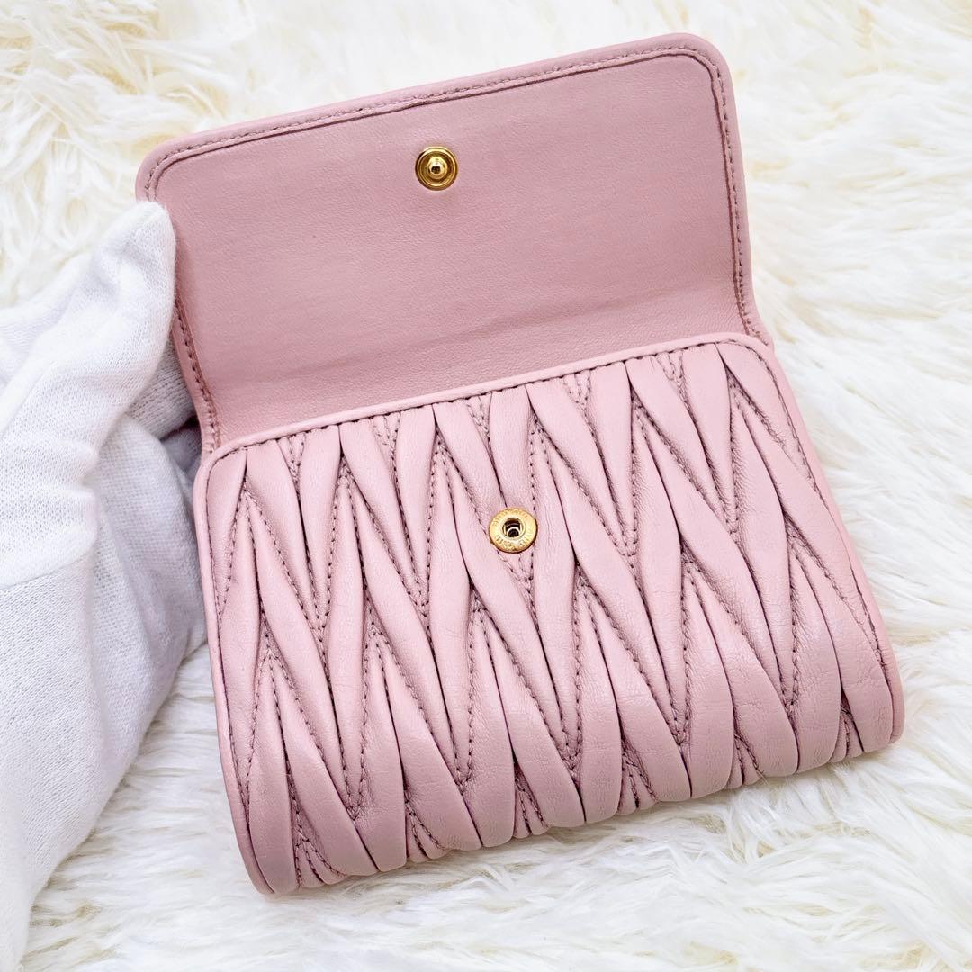 美品✨ミュウミュウ マテラッセ 三つ折り財布 ピンクベージュ