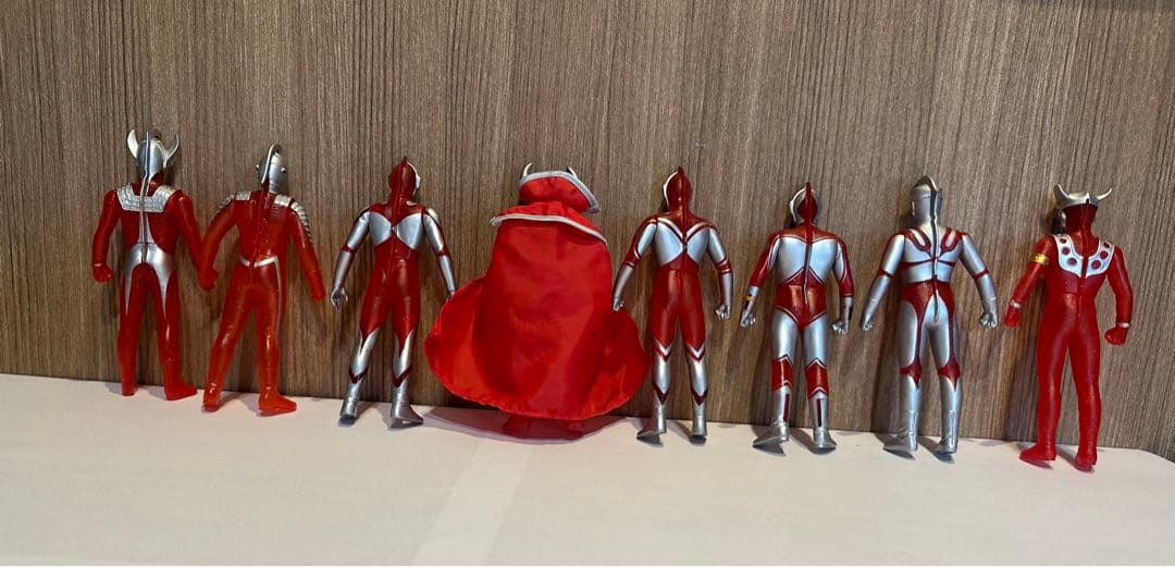 ウルトラ兄弟　8体　クリアレッドラメバージョン