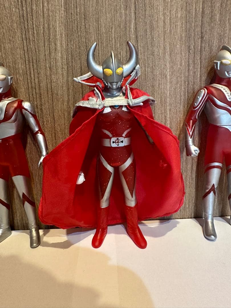 ウルトラ兄弟　8体　クリアレッドラメバージョン