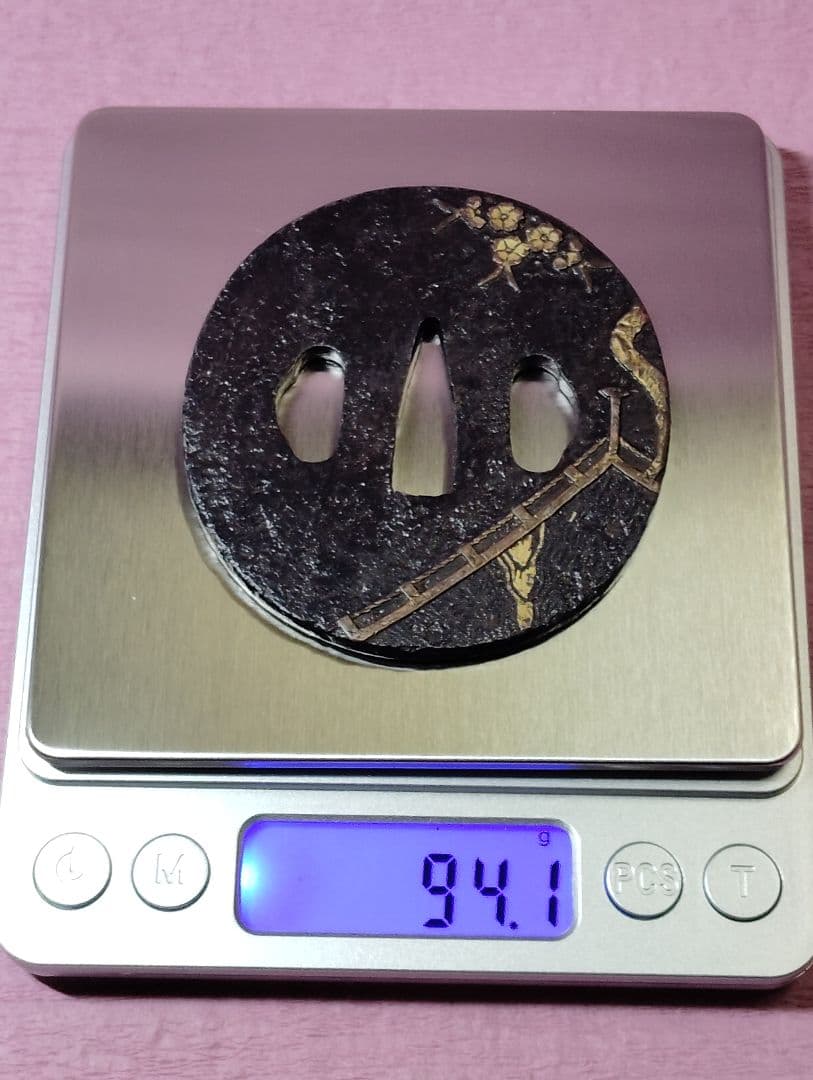 刀装具 鐔 鍔 無銘 鉄地 金象嵌 色絵 庭園 桜図 丸形鐔 時代物