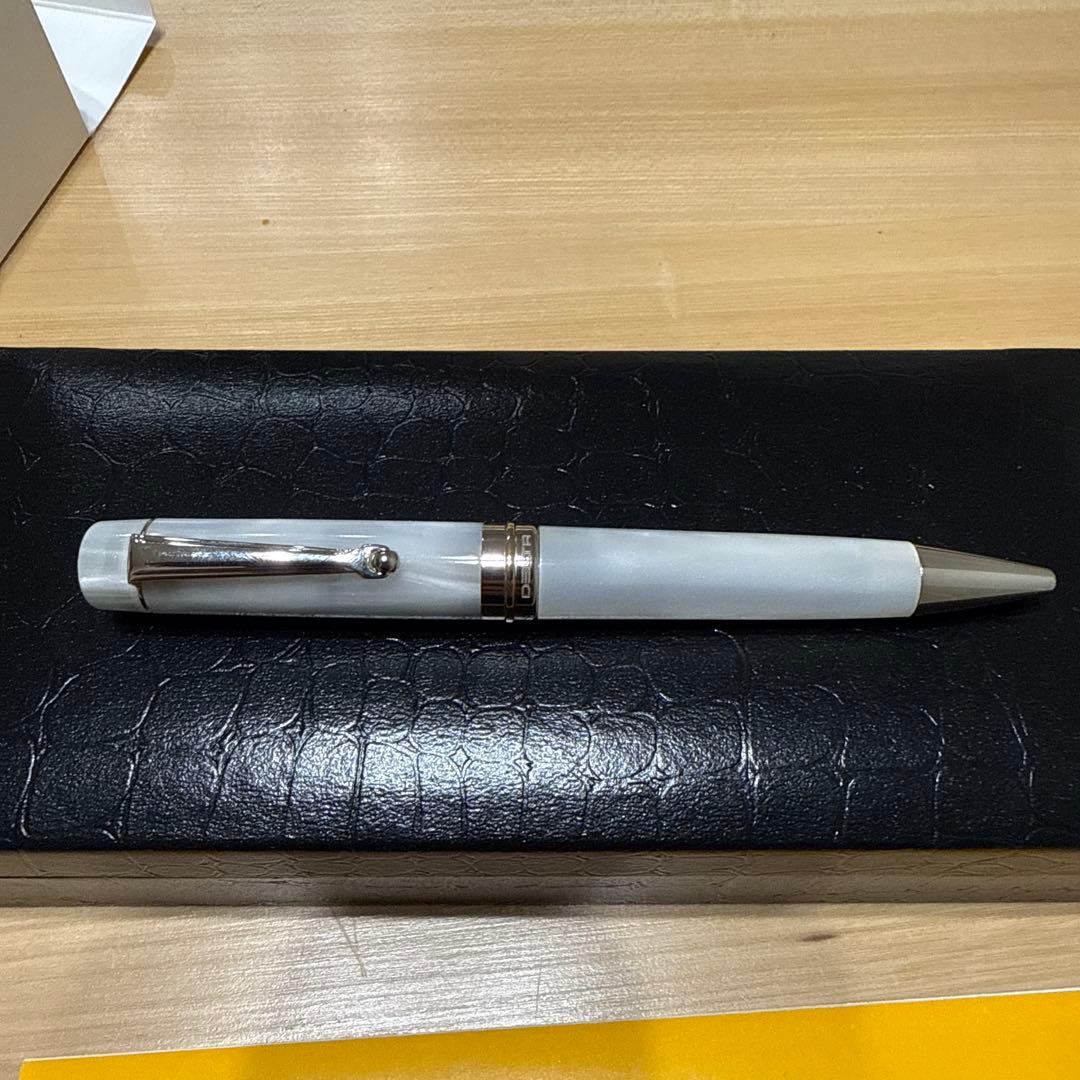 DELTA デルタ ボールペン ホワイト樹脂製 専用ケース付き