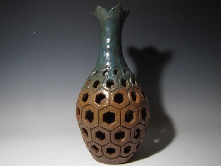 ○梅田明夫 透かし彫り亀甲壷 作品集「楓」付 全高40.5ｃｍ k447