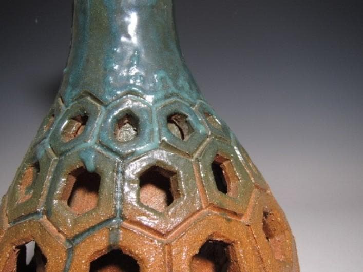 ○梅田明夫 透かし彫り亀甲壷 作品集「楓」付 全高40.5ｃｍ k447