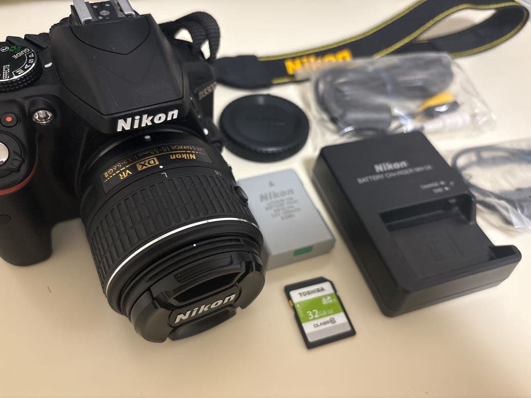 Nikon D3300 デジタル一眼レフカメラ レンズ＋SDカード付き