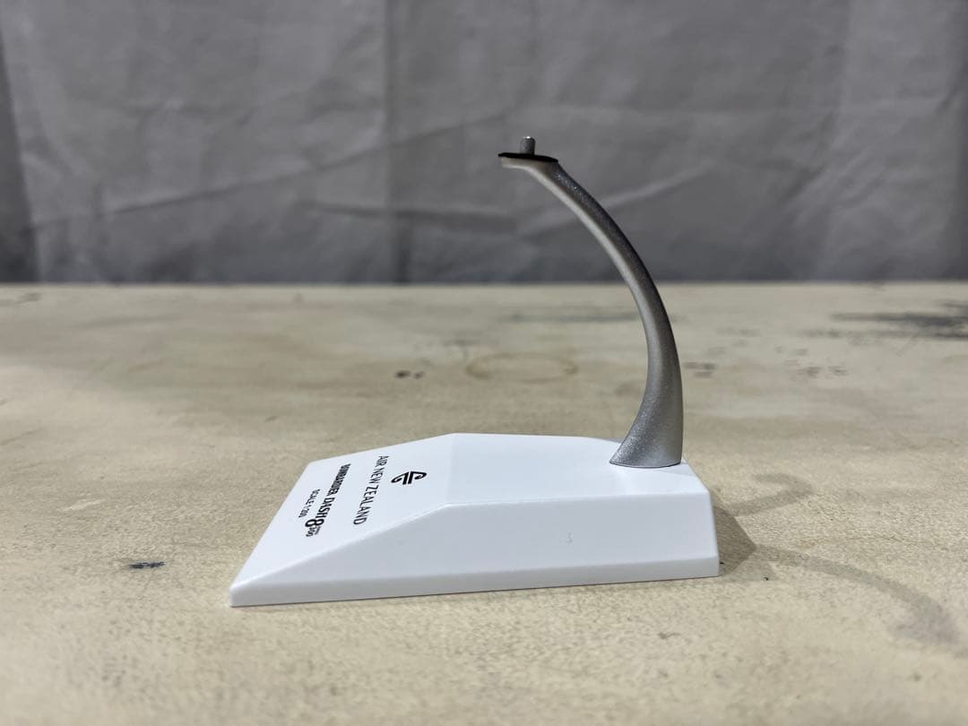 航空機・ヘリコプター BOMBARDIER DASH 8 Q300 AIR NEW ZEALAND