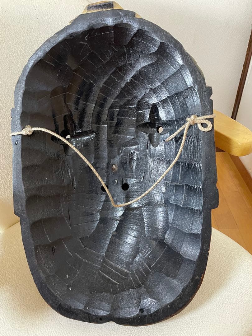 天狗面赤と金彩色　特大サイズ迫力あり