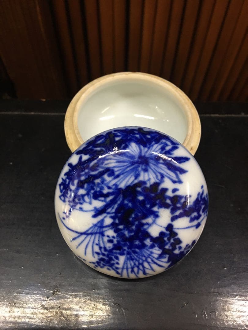 松風亭　草花紋　香合　蓋付き磁器　染付