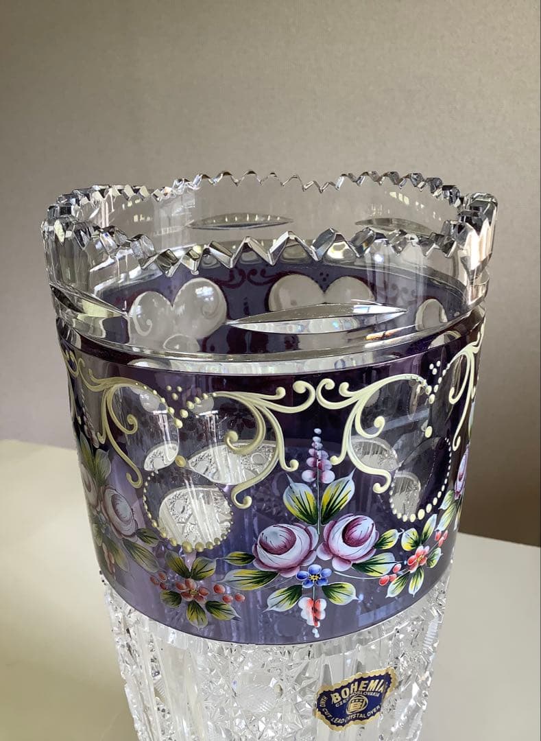 ボヘミア　クリスタル製　花瓶 花柄装飾　フラワーベース　チェコ