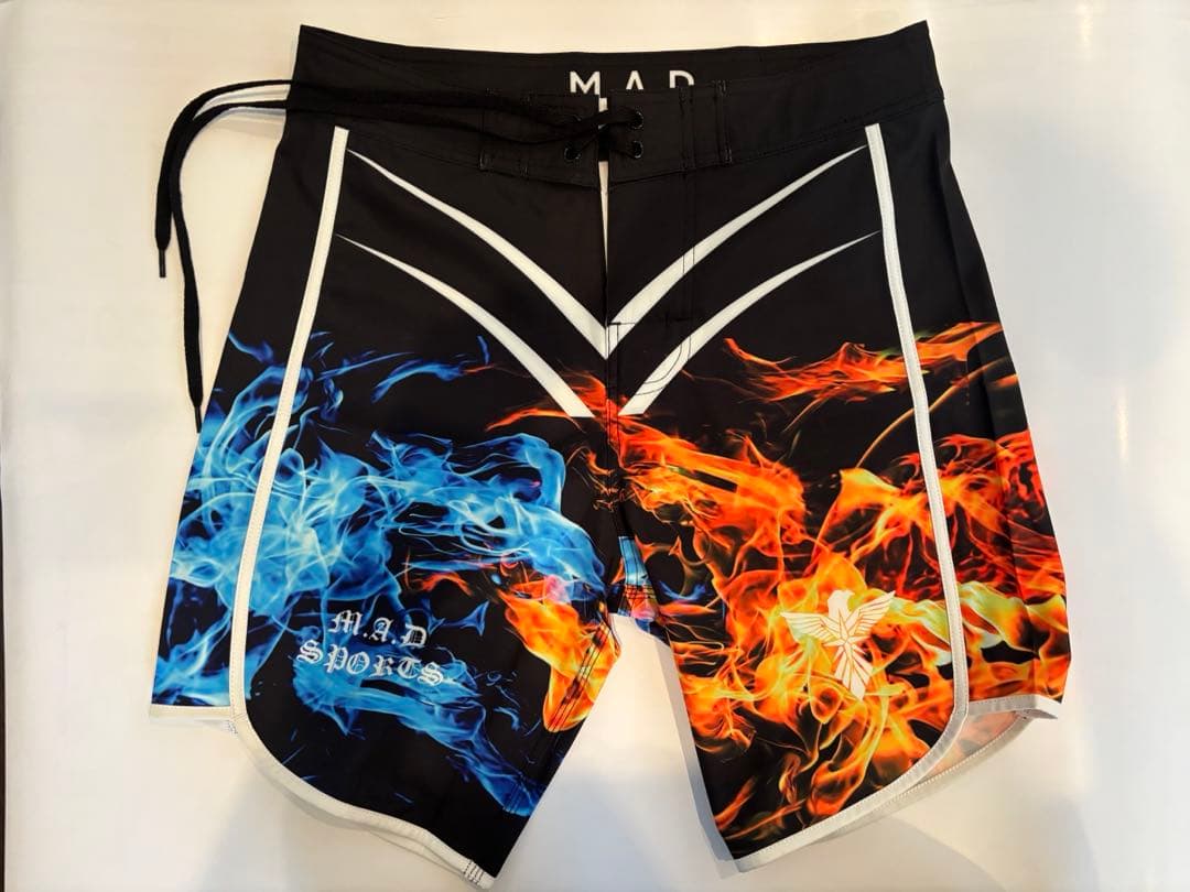 【新品未使用】 M.A.D SPORTSサーフパンツ　Sサイズ