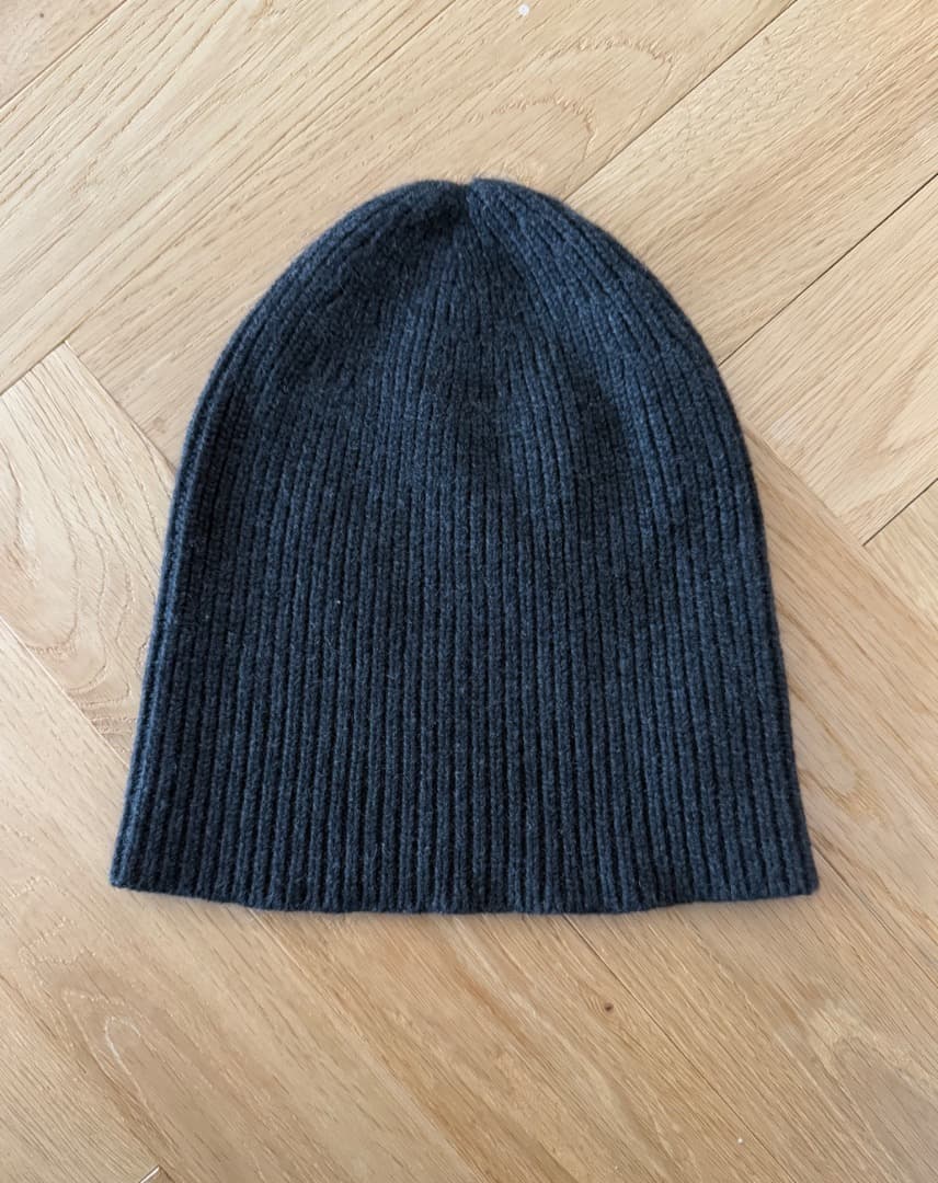 ARTS&SCIENCE カシミア　ニット帽　チャコールグレー　新品
