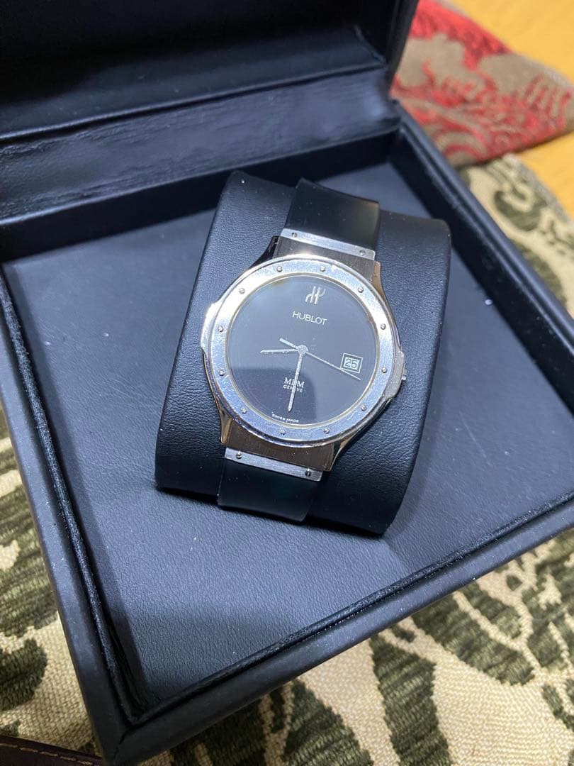 カ*ィ様 Hublot クラシック　ブラックラバーベルト 時計