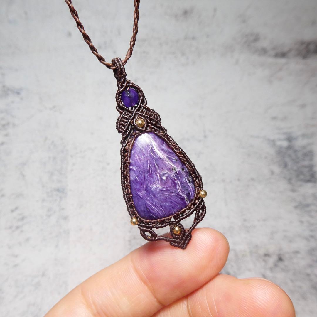 チャロアイトのマクラメネックレス