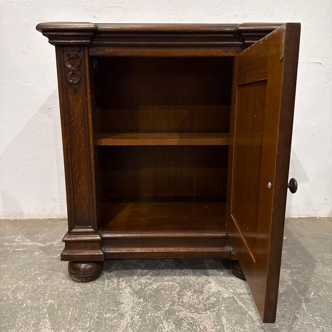 ヴィンテージ　木製サイドテーブル　ベッドサイドテーブル　扉収納付き　フランス