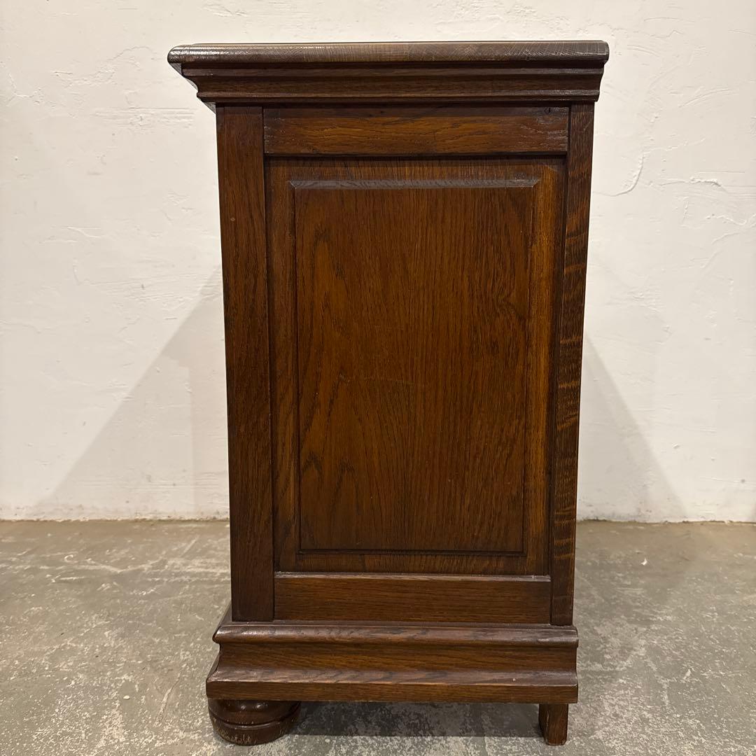 ヴィンテージ　木製サイドテーブル　ベッドサイドテーブル　扉収納付き　フランス