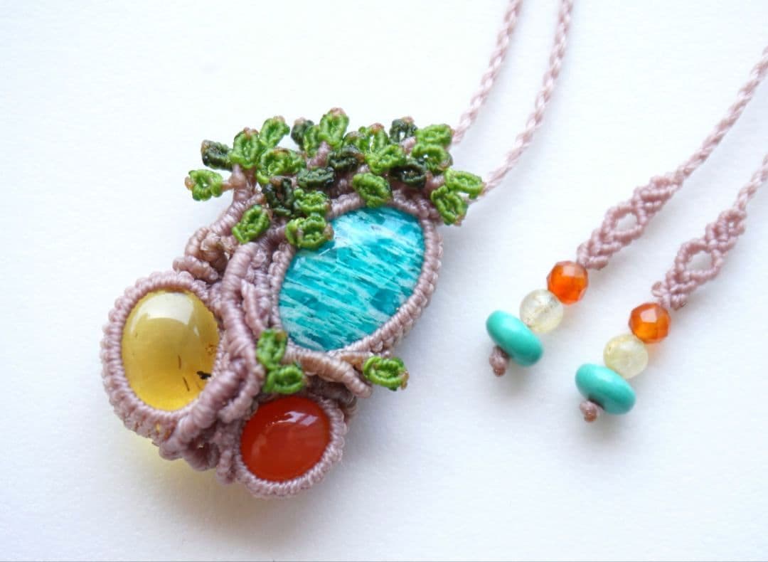 アマゾナイト　アンバー　カーネリアン　マクラメ　ネックレス