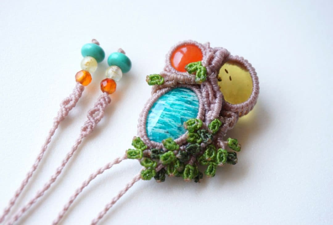 アマゾナイト　アンバー　カーネリアン　マクラメ　ネックレス