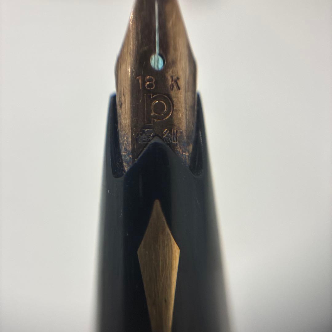 黒い万年筆 ペン先18金