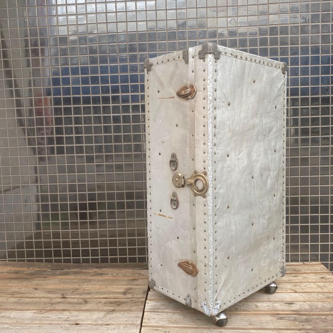 ヴィンテージアルミトランクケース タイヤ付き 店舗什器 インテリア