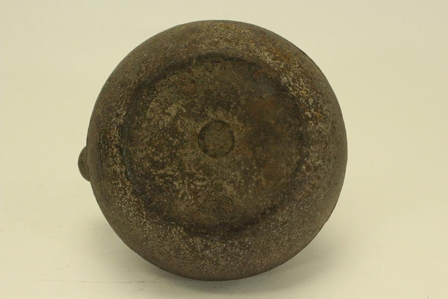 有山金生堂造 丸形 輪花 鉄瓶 在銘 時代物(A924)