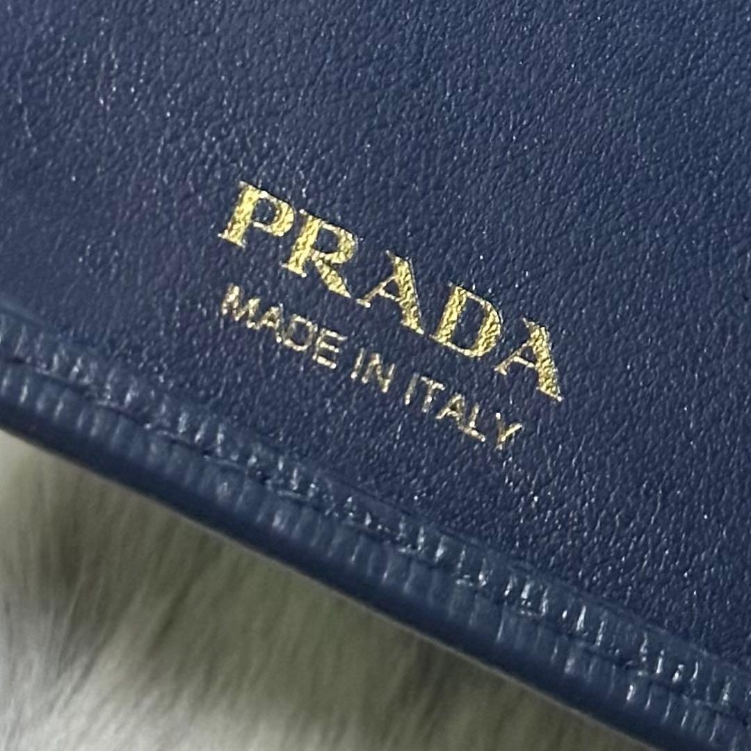 PRADA プラダ　折り財布　ラウンドファスナー　ゴールドロゴ ブルー