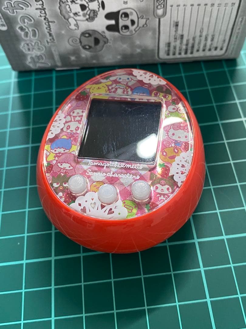 たまごっちみーつ サンリオキャラクターズ　レッド