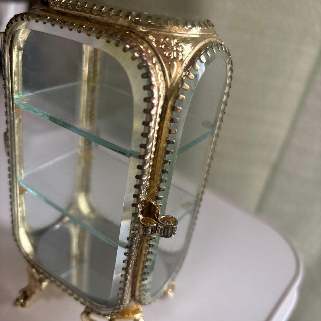 ガラスのミニショーケース ビロードの袋付き