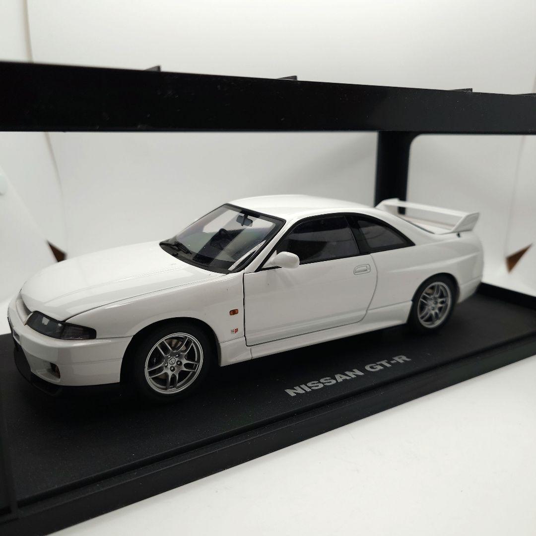 1/18 オートアート 日産 スカイライン GT-R R33 ホワイト