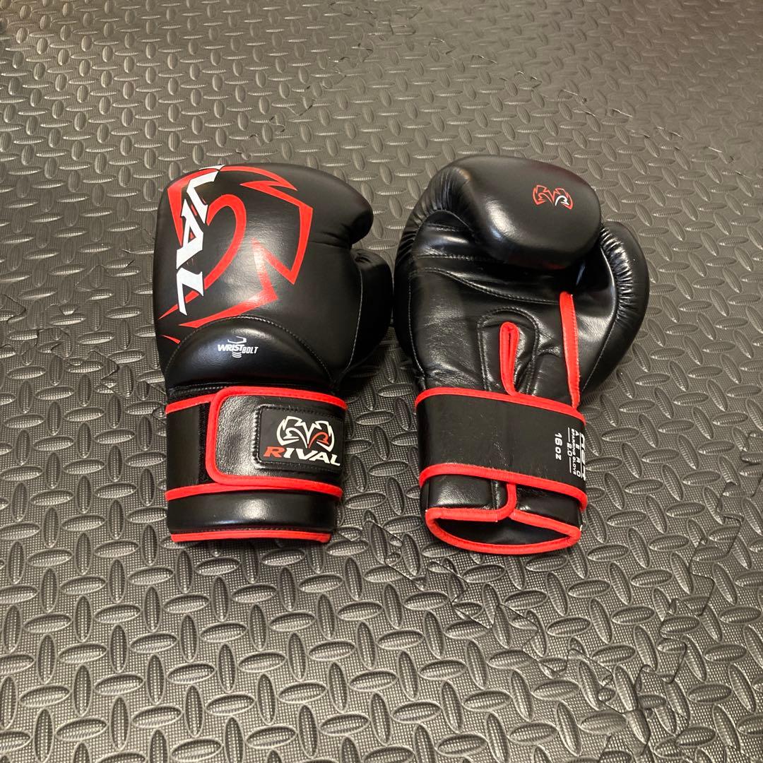 RIVAL Wrist Bolt ボクシンググローブ 黒/赤
