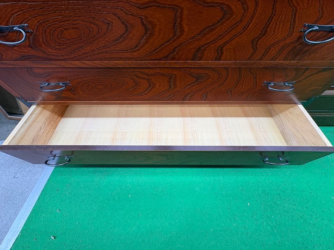 高級　和タンス　欅（ケヤキ）　漆塗り　桐箪笥　三段重ね　伝統工芸