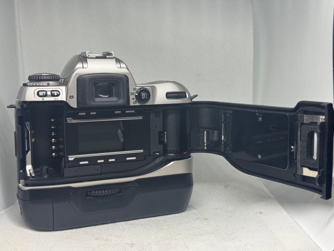 希少！Nikon F80D シルバー 海外限定カラー MB-16付