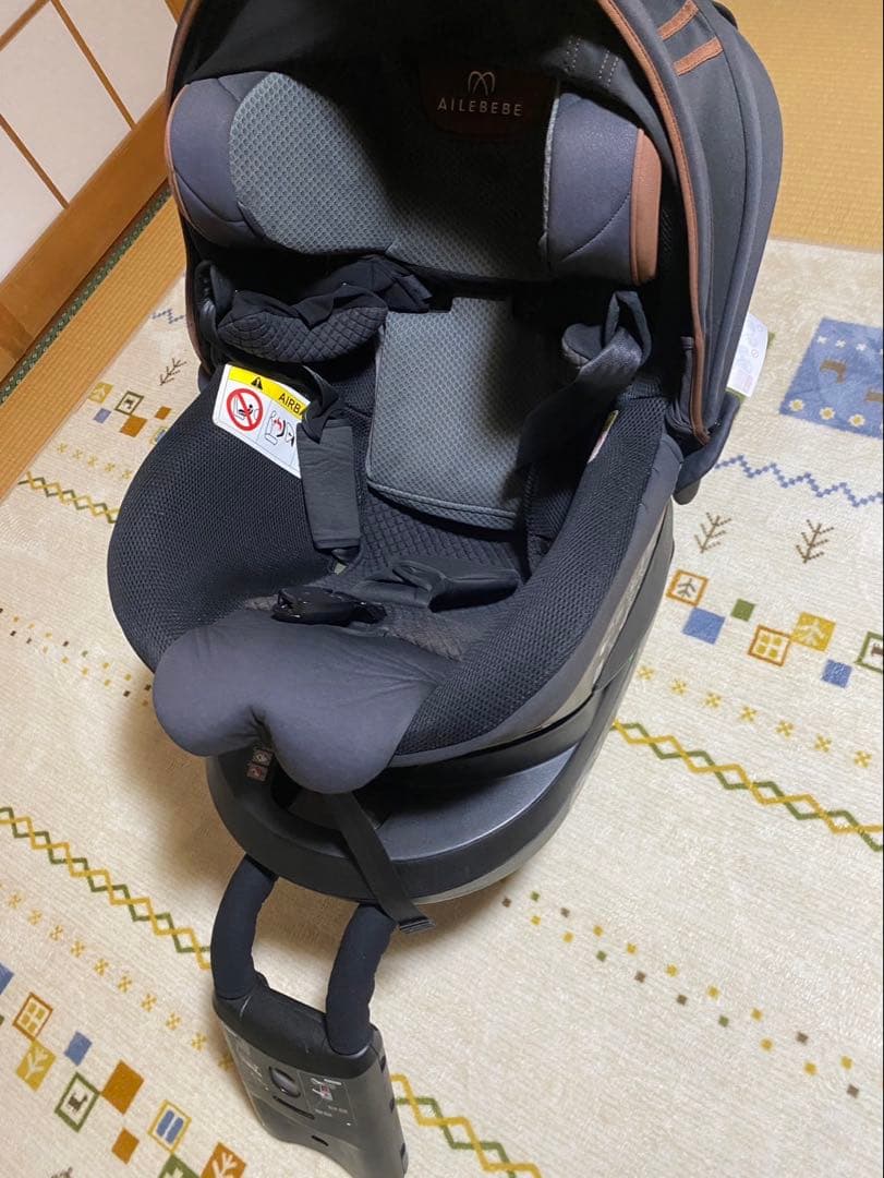AILEBEBEエールべべ　クルットアールウィーチャイルドシート