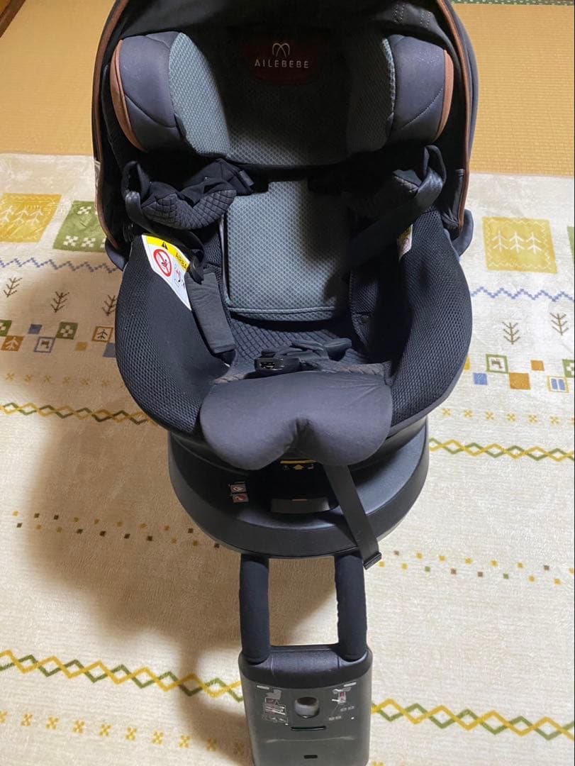 AILEBEBEエールべべ　クルットアールウィーチャイルドシート
