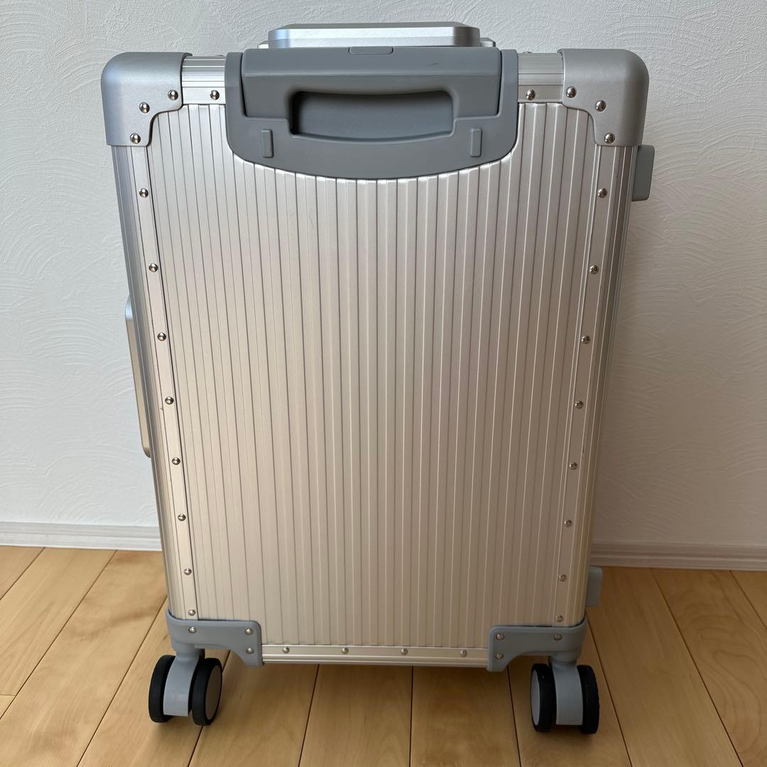aucentic シルバー アルミニウム キャリーケース