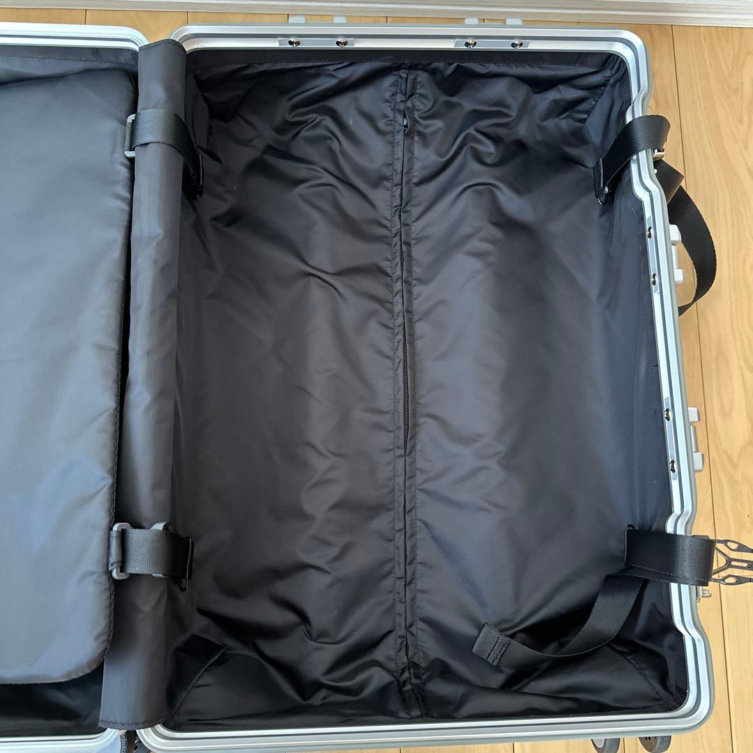 aucentic シルバー アルミニウム キャリーケース