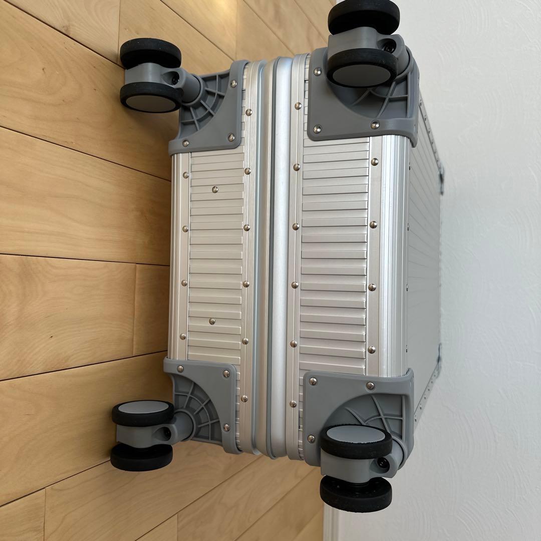 aucentic シルバー アルミニウム キャリーケース