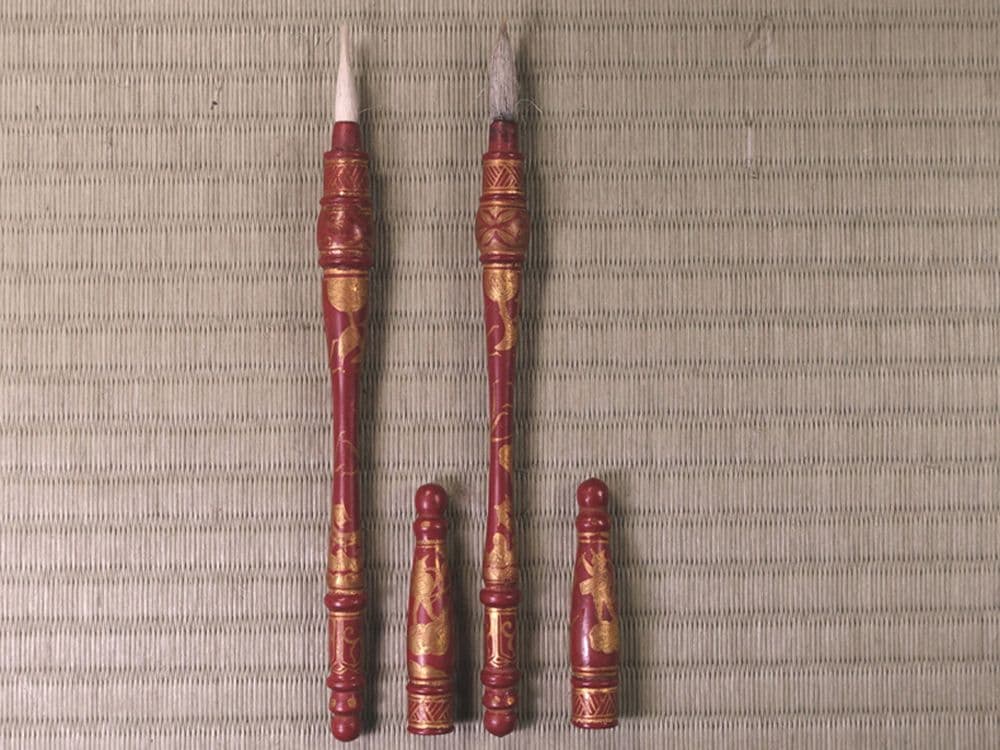 【漆】　★ 漆器 朱漆絵金龍人物紋毛筆 ★　清代　花卉 唐人 描金文様　文房珍玩