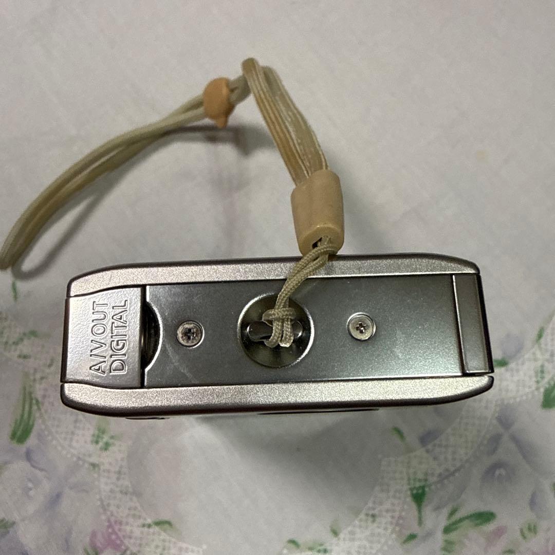 IXY 251Sコンパクトデジタルカメラ シルバー　バッテリーチャージャー付き