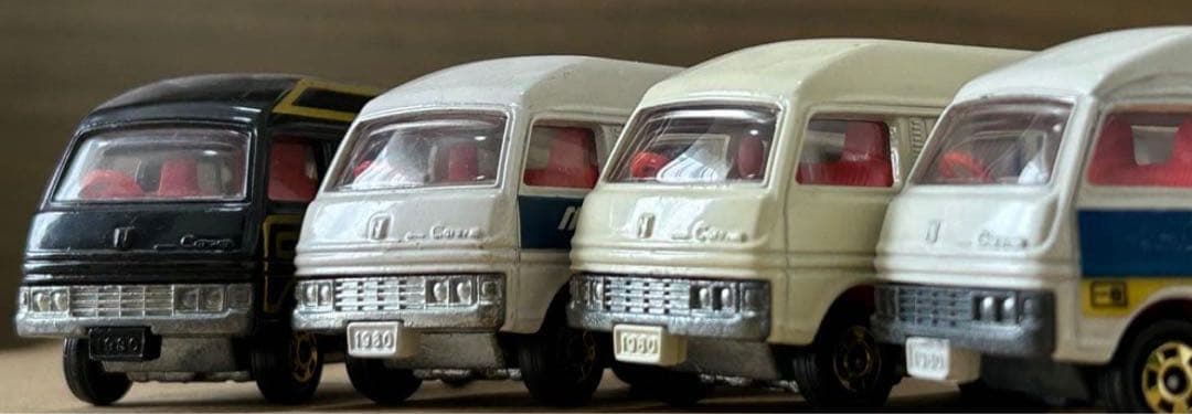トミカ ニッサン キャラバン 4台セット
