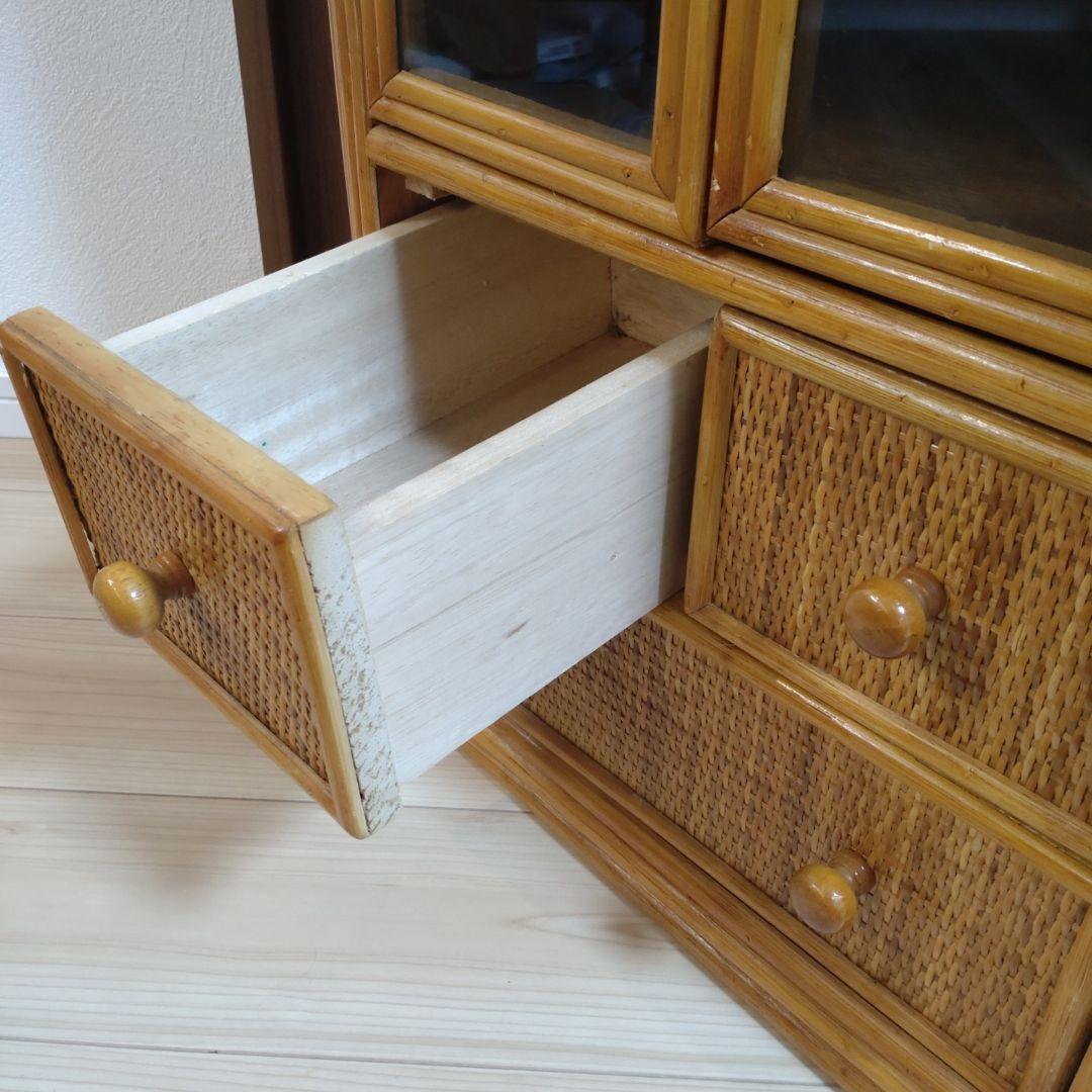 【訳あり品】ラタン　キャビネット ガラス扉付き 収納棚