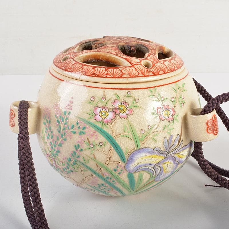 茶道具　京焼　三代　東山深山造　色絵　四季草花文　吊香炉　共布共箱　MR7382