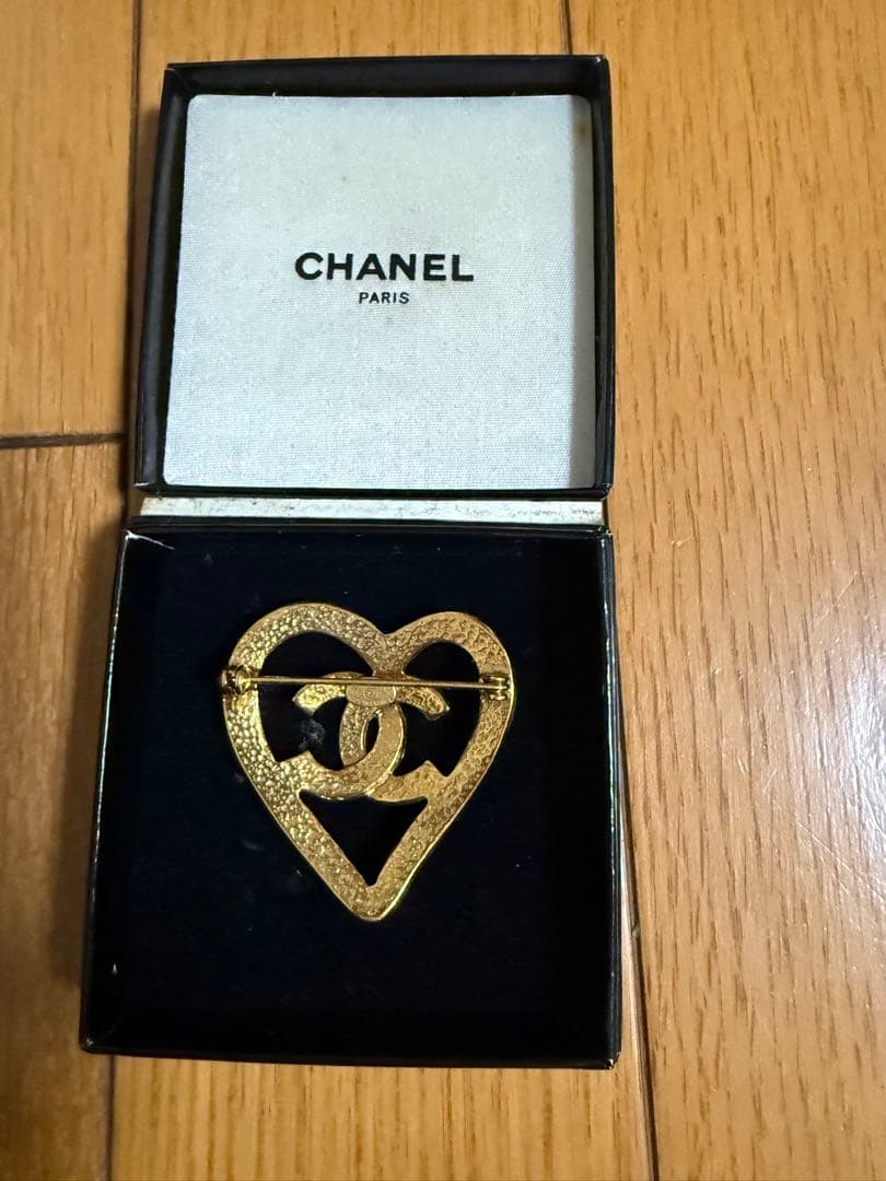 CHANEL ビンテージハート型ブローチ 金色