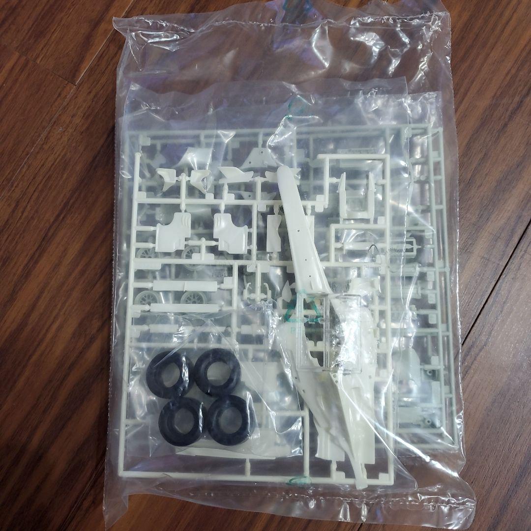 Revell F2005 1:24 プラモデル + グレードアップパーツ