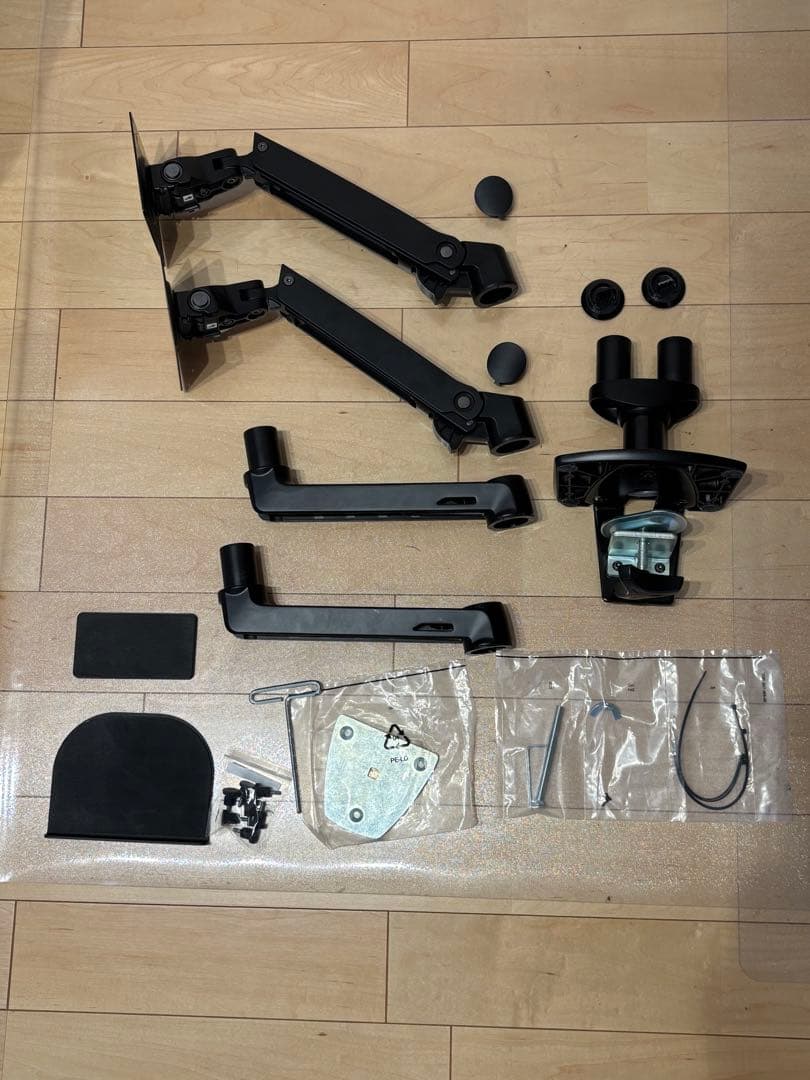 Amazon basics デュアルモニターアーム エルゴトロンLX同等品