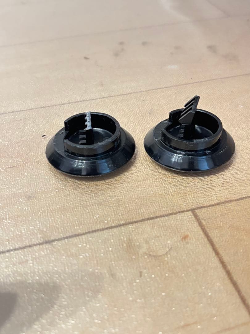 Amazon basics デュアルモニターアーム エルゴトロンLX同等品