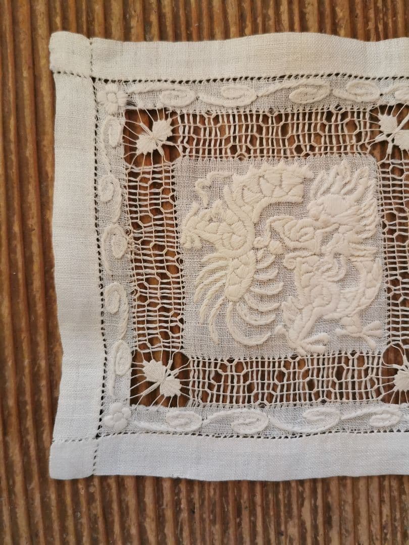 アンティーク 龍のエンブロイダリー 蝶のドローンワークレース シノワズリドイリー